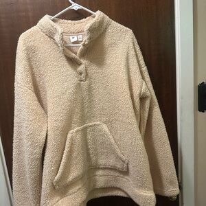 Cream Women's Fuzzy Sweater NWOT Button snap-neck, pullover